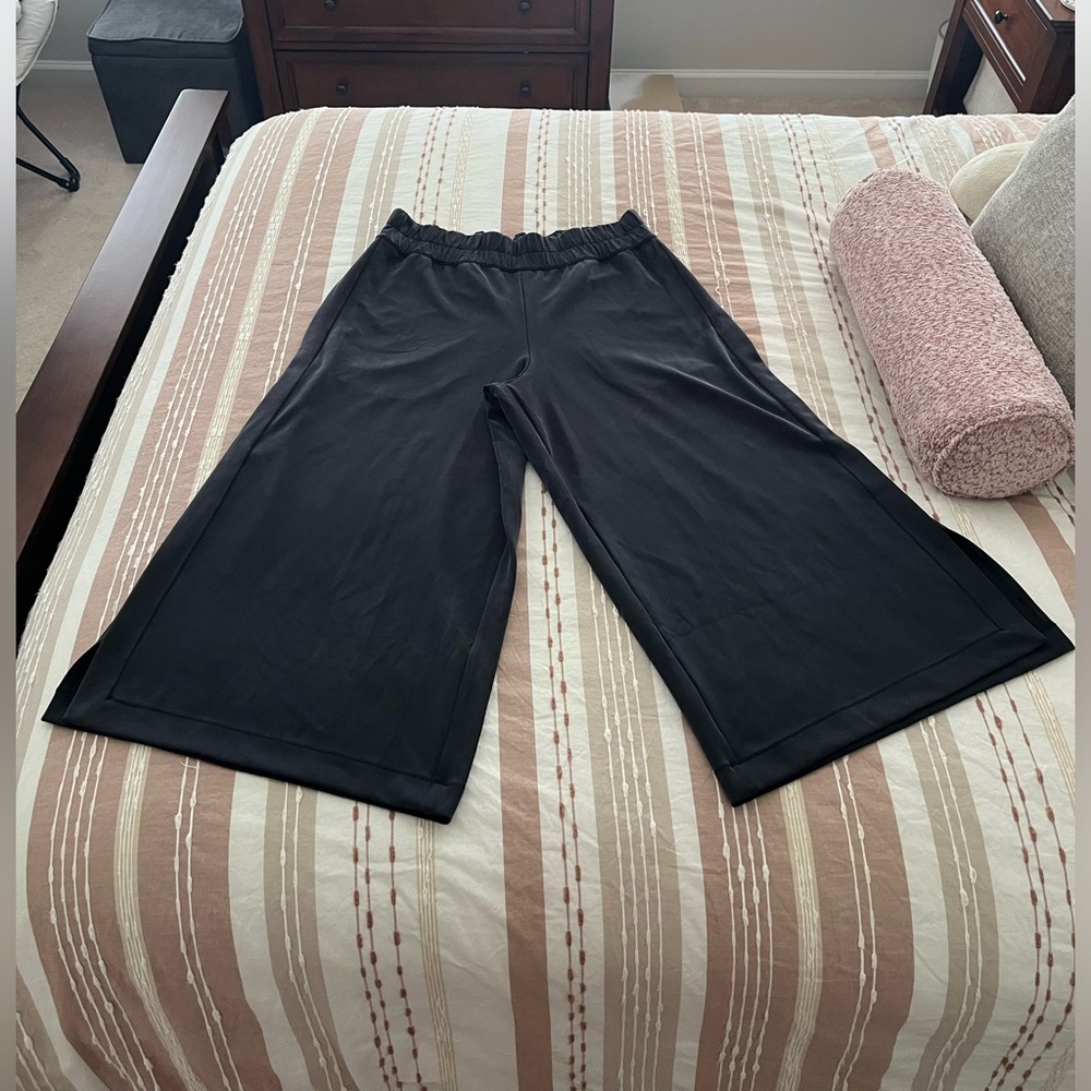 Lululemon Seek Softness Mid Rise Crop Black